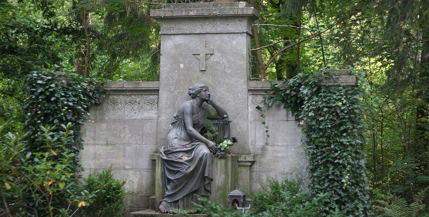 Statue auf einem Friedhof