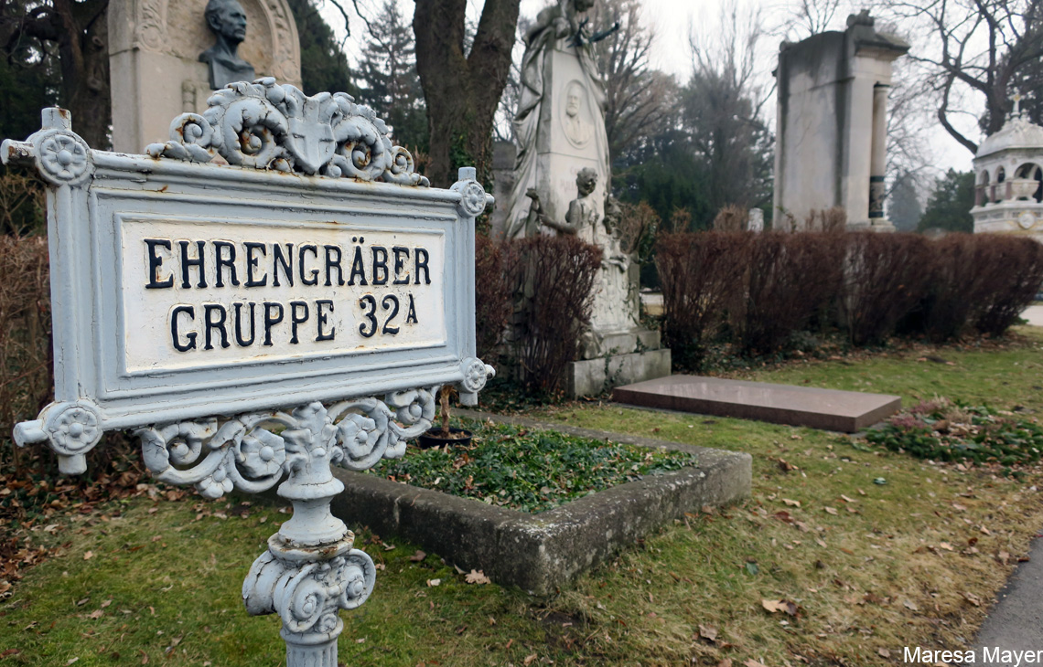 Grabdenkmal auf dem Friedhof