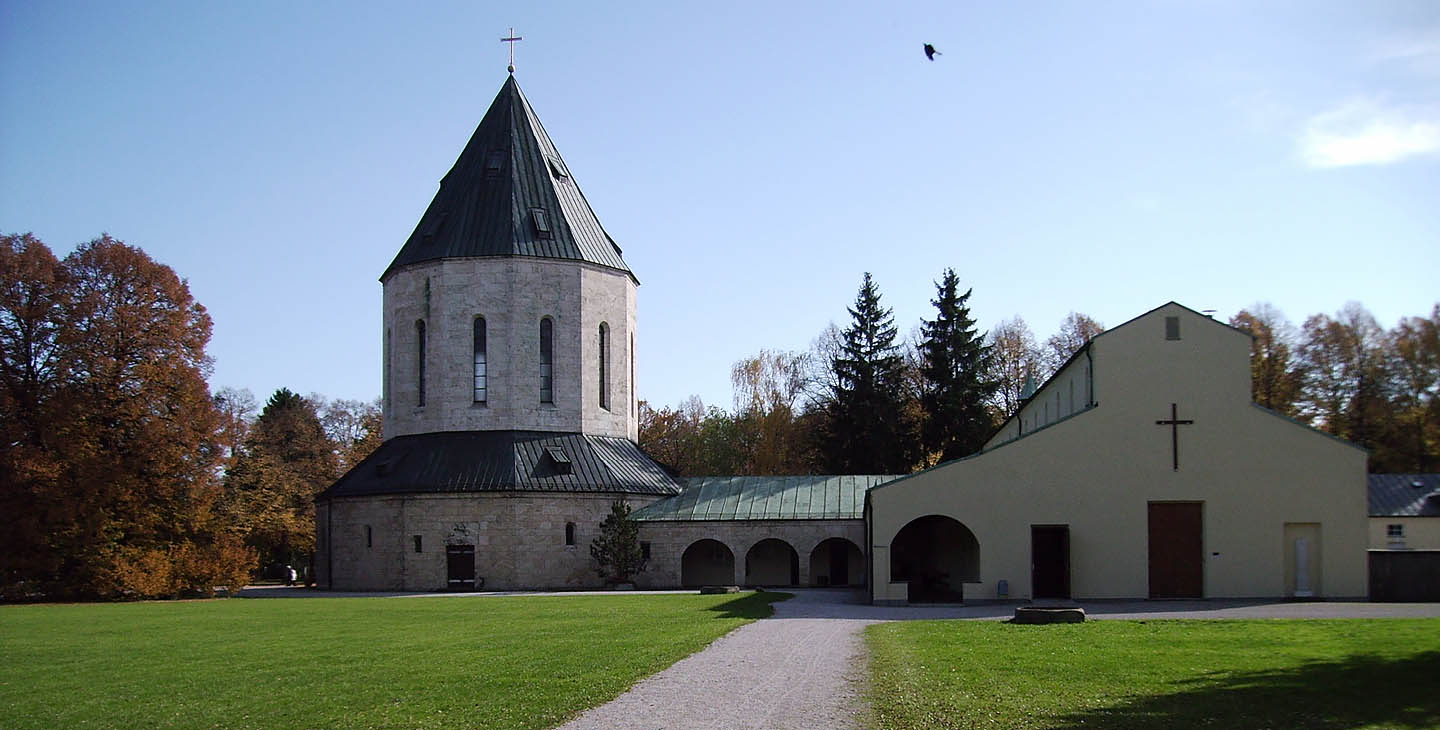 Panoramabild des Friedhofs am Perlacher Forsts