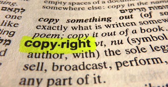 Buch Blatt wo Copyright gelb markiert ist