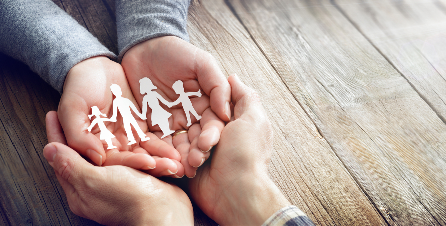 Familie ausgeschnitten in Papier