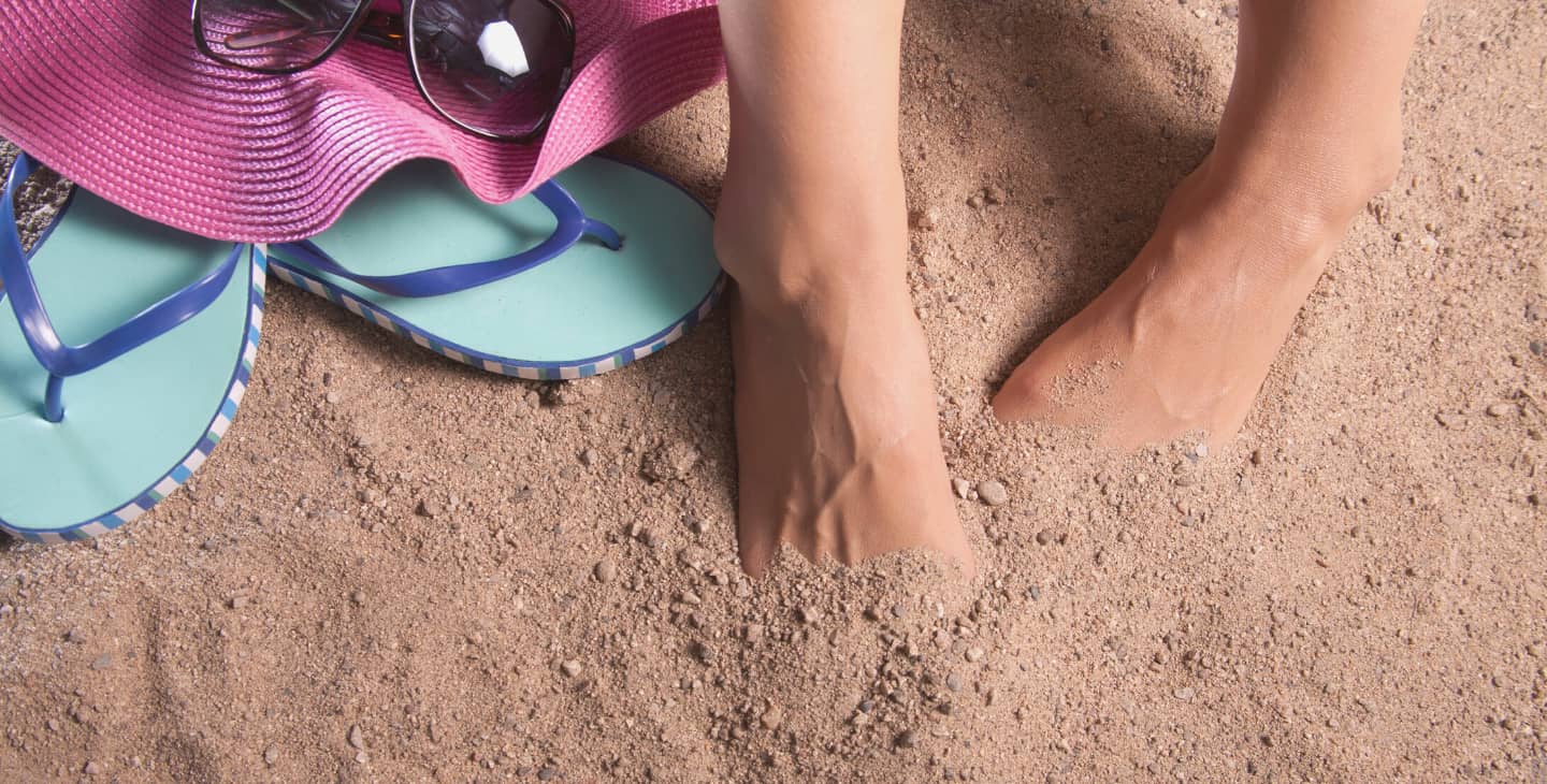 Füsse im Sand vergraben