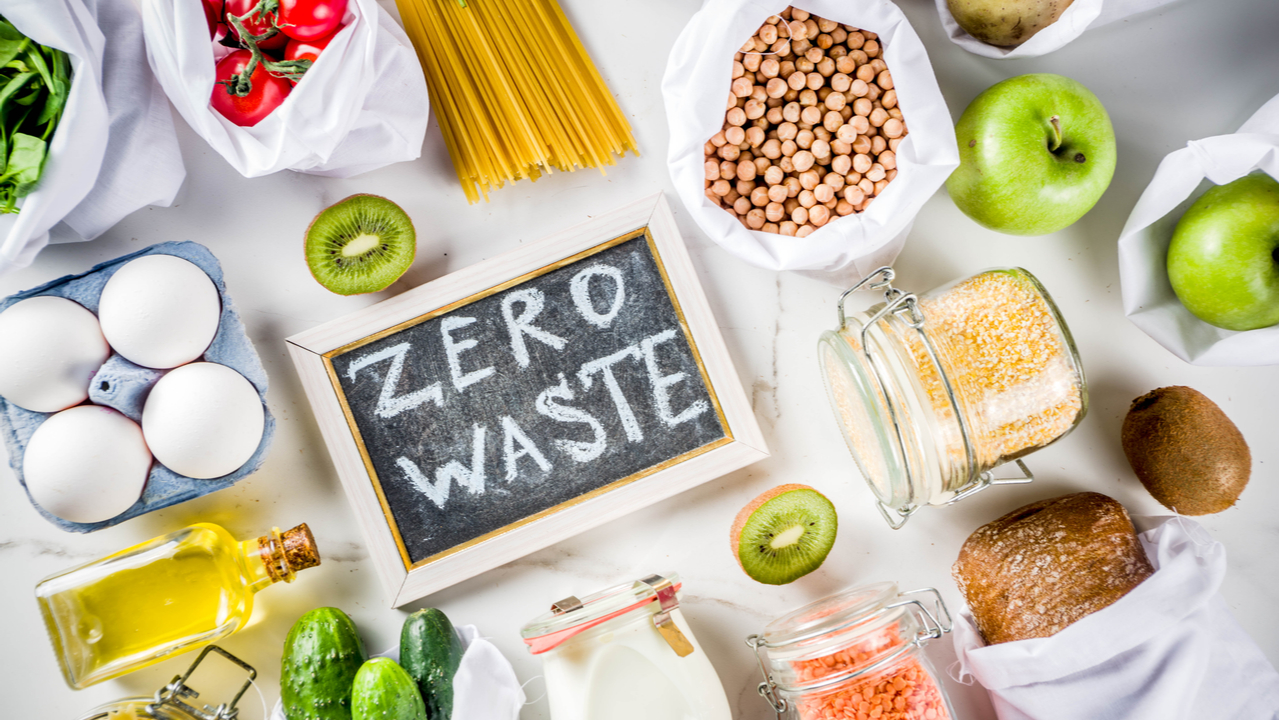 Frische Lebensmittel mit einer Tafel Zero Waste