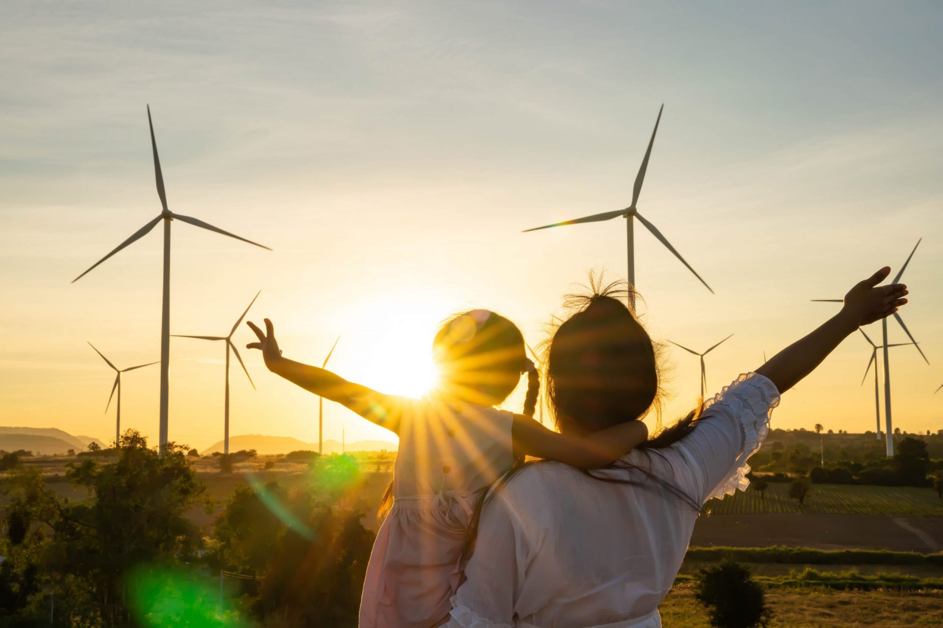 Sonnenuntergang mit Windrädern