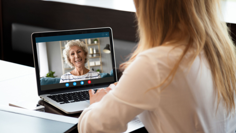 Videocall mit Seniorin