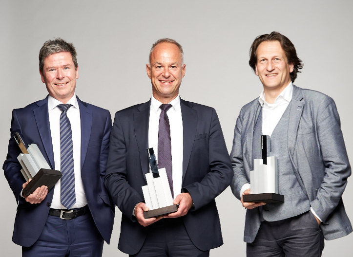 Foto von Wolfgang Reichel mit Dr. Andreas Billmeyer und Dr. Martin-Ulrich Fetze mit Portfolio Award